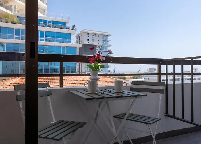 Burst W/ Balcony In * Λάρνακα