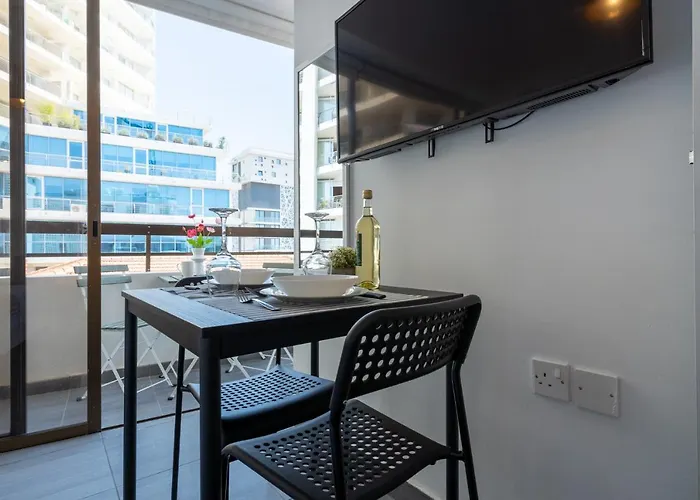 아파트 Burst W/ Balcony In *