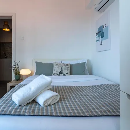 Burst W/ Balcony In Апартаменты *