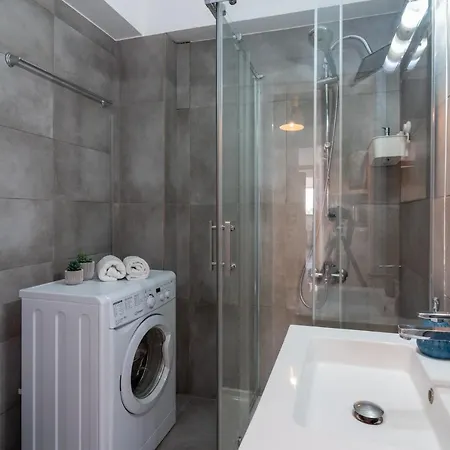 Burst W/ Balcony In Апартаменты *