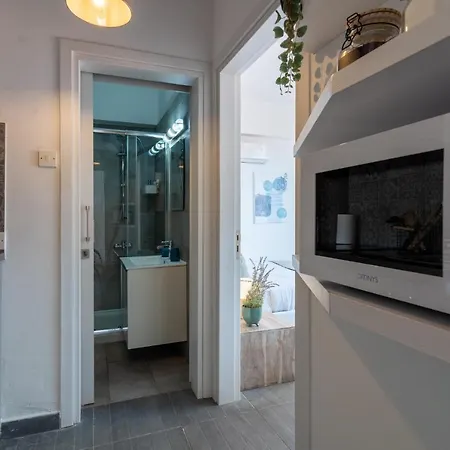 Burst W/ Balcony In * لارنكا