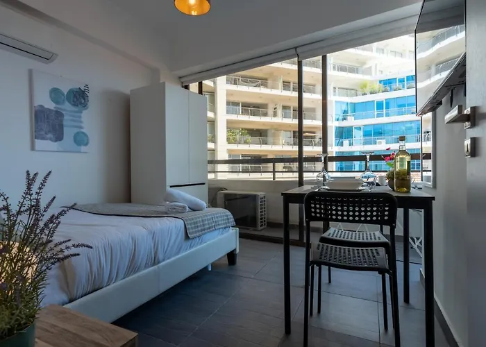 Burst W/ Balcony In * Lárnaka