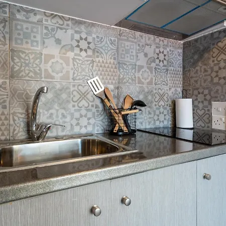 Burst W/ Balcony In *