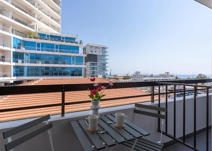 Burst W/ Balcony In Lejlighed Larnaca
