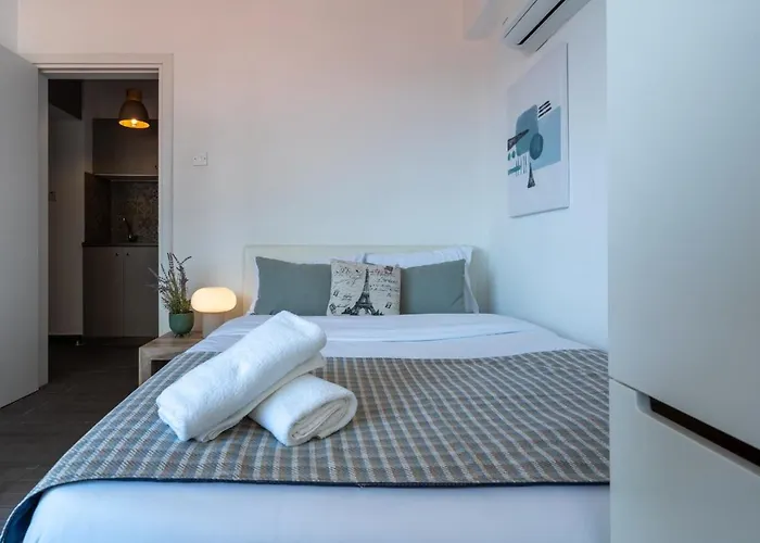 Burst W/ Balcony In Lejlighed *