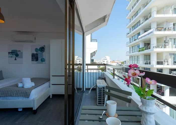 Lejlighed Burst W/ Balcony In