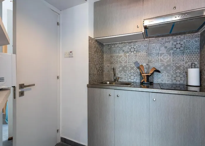 Lejlighed Burst W/ Balcony In Larnaca